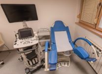 Komplet UZV uređaj Samsung H60 i pregledni stol Maquet plavi